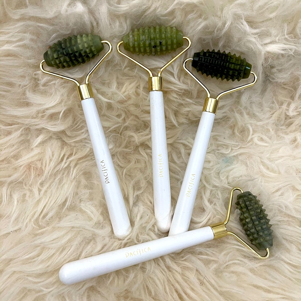 Activation Crystal Serpentine Body Roller